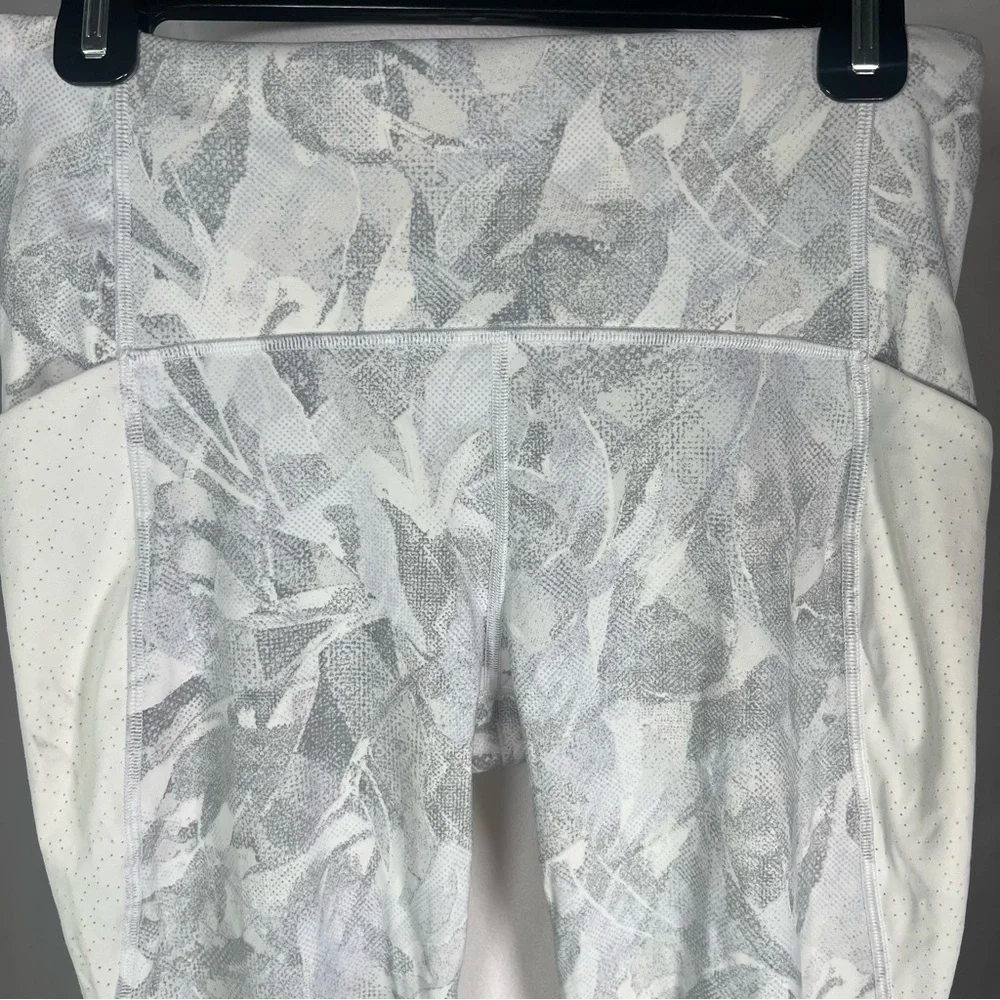 Lululemon Breezy Dot Cropped Workout Leggings Jasmine Pattern Gray/White Size 10